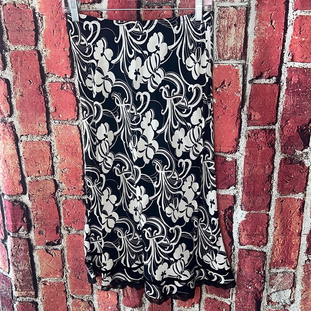 IN HARMONY Black & White women skirt size small %100 Rayon